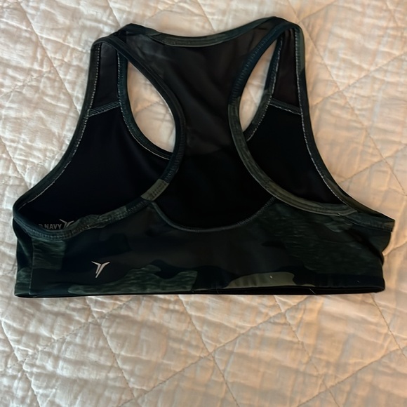 Girls Old Navy Active camo print razorback sports bra in size M (8) - Picture 2 of 3